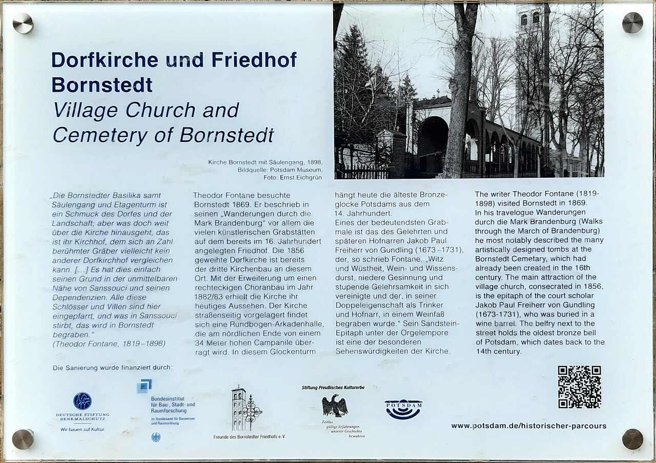 Dorfkirche Bornstedt mit historischem Friedhof im Norden Potsdams